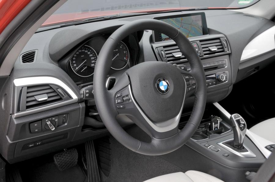  BMW 1-Series Urban Line 2012 года  (фото 30 из 82)